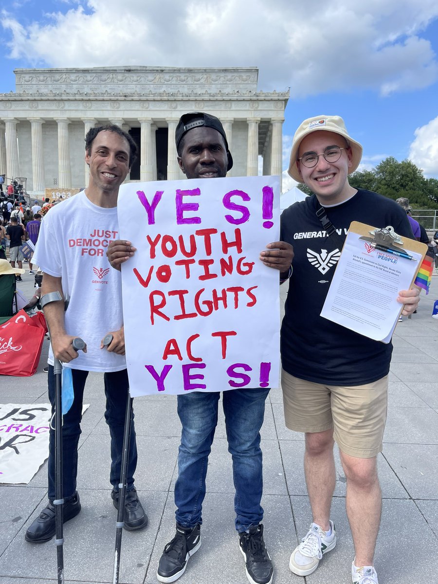 GenVoteUS's tweet image. Team GenVote is continuing the fight for youth voting rights at the #MarchOnWashington ✊🏽  

We spoke to 100s of people, raised awareness about our generation’s democratic crisis &amp;amp; honored the legacy of the young people of the civil rights movement who paved the way for us today.