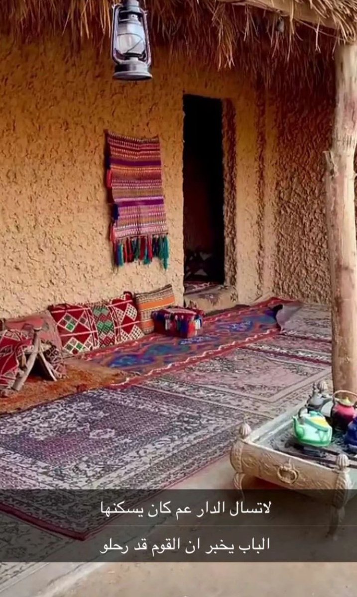 لا تَسأل الدارَ عمن كان سَاكِنها 
الباب يُخبرُ أن القومَ قد رحلوا 
🪴