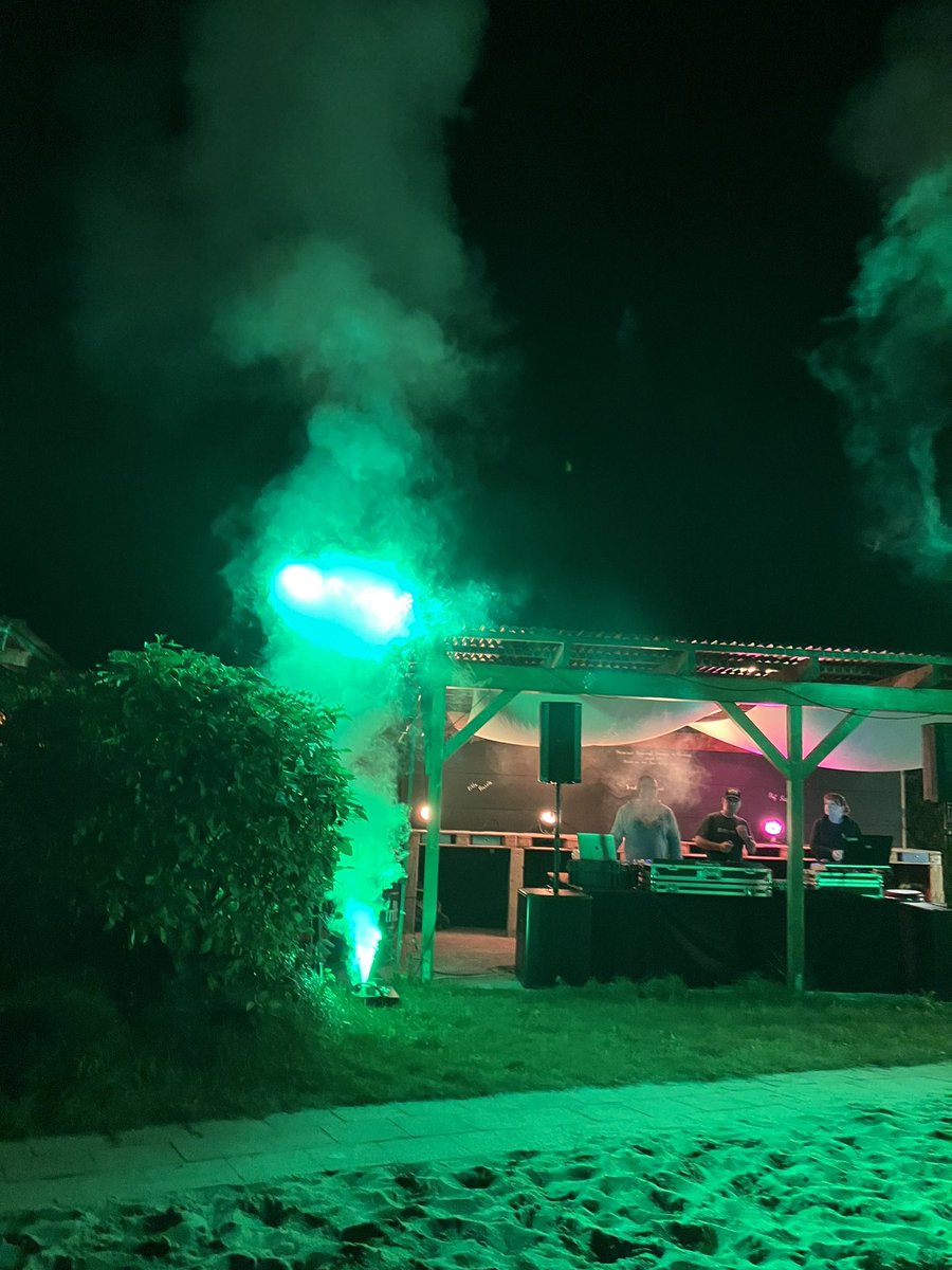 CoraLandshuter's tweet photo. #cocktailabend #Freibad #Langenweddingen #Sommer #Wochenende 🫶🎊🍹🎆 https://t.co/tWsDXvaW3l