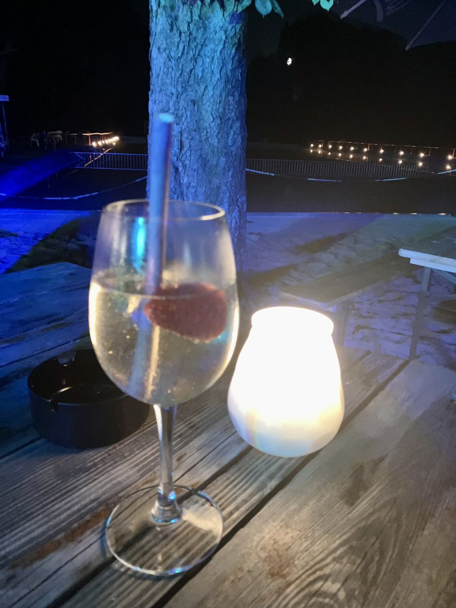 CoraLandshuter's tweet photo. #cocktailabend #Freibad #Langenweddingen #Sommer #Wochenende 🫶🎊🍹🎆 https://t.co/tWsDXvaW3l