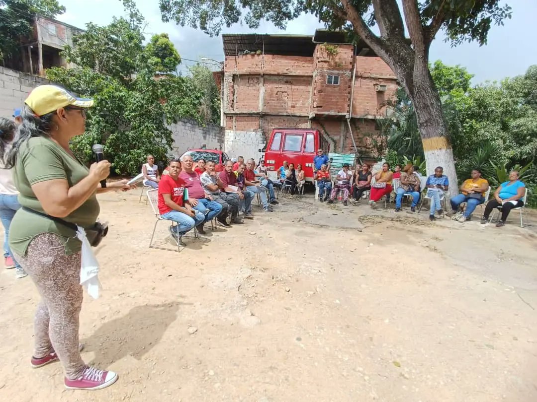 jhoirencorniele's tweet photo. ¡SANCOCHO COMUNITARIO!

Desde el sector Las Casitas, en #Guatire #Zamora, disfrutamos de un rico Sancocho Comunitario, dónde escuchamos y compartimos con nuestras estructuras del @partidopsuv 🚩 #SomosPsuv 

#YulimarEsVenezuela https://t.co/LThAFg0mzl