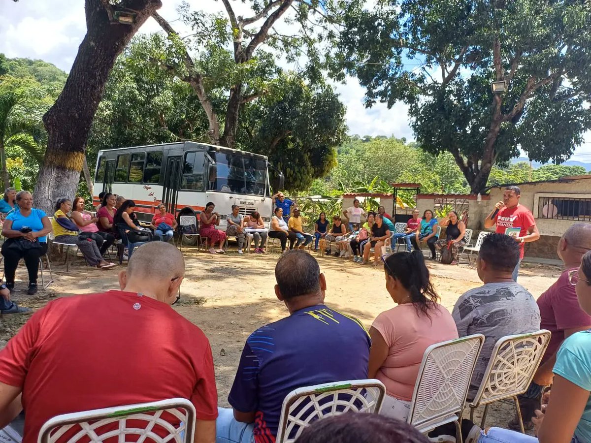jhoirencorniele's tweet photo. ¡SANCOCHO COMUNITARIO!

Desde el sector Las Casitas, en #Guatire #Zamora, disfrutamos de un rico Sancocho Comunitario, dónde escuchamos y compartimos con nuestras estructuras del @partidopsuv 🚩 #SomosPsuv 

#YulimarEsVenezuela https://t.co/LThAFg0mzl