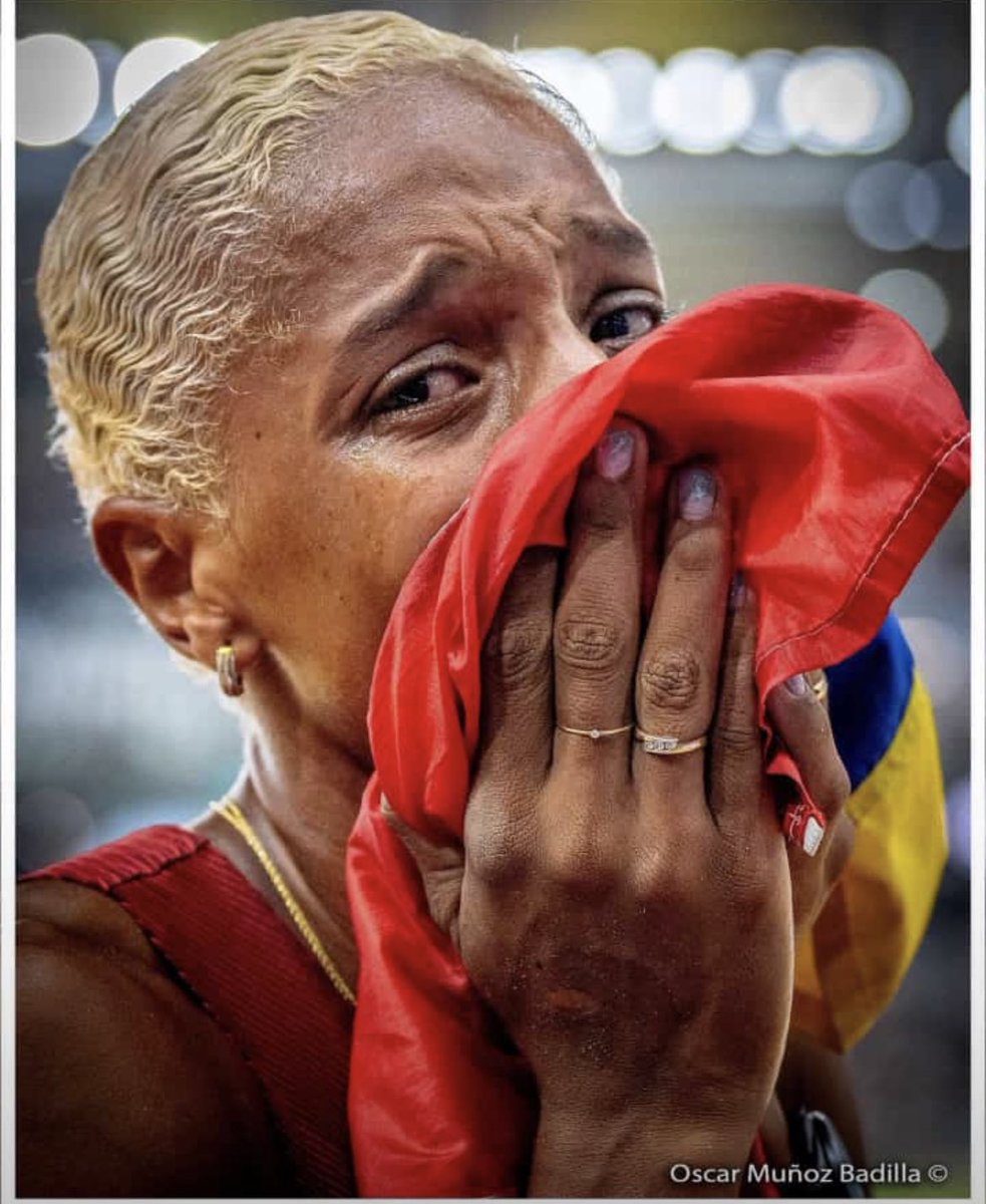 Amé esta foto de nuestra reina imbatible  <a href="/TeamRojas45/">Yulimar Rojas</a> ♥️