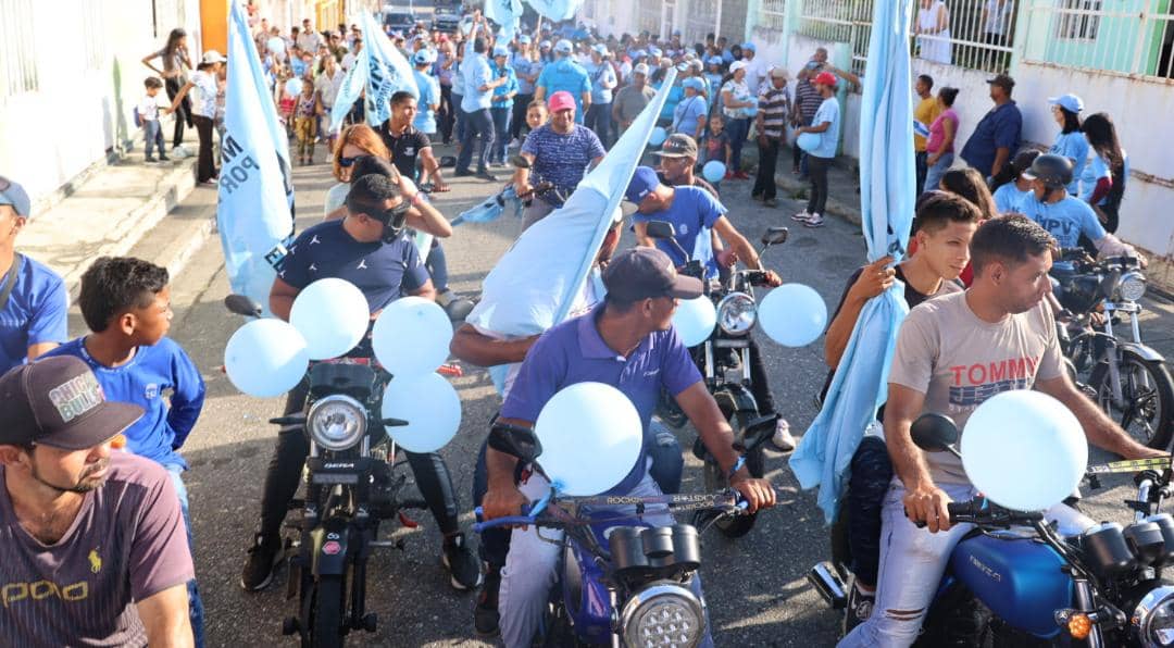 ajcaleca's tweet photo. Hoy, sábado 26 de agosto, parroquia Albarico, municipio San Felipe de Yaracuy. ¡Qué gran entusiasmo! El gobierno no tiene cómo ganar las elecciones, los derrotaremos incuestionablemente.
#VenezuelaMereceMás https://t.co/Xskdz3ly3H