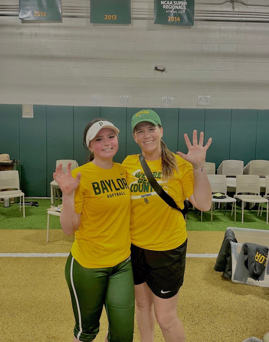 hb_softball99's tweet photo. Thanks so much for having me at the @BaylorSoftball 2025 Prospect Camp today! @BUMoore @coach_diaz22 @JohniganSteve @dprice377 @ig_plocheck @IGCoachHickman @caitlin_plo @PlocheckRobert @demiDee8 @ShadowCreekSB https://t.co/s1sWbyYmGN