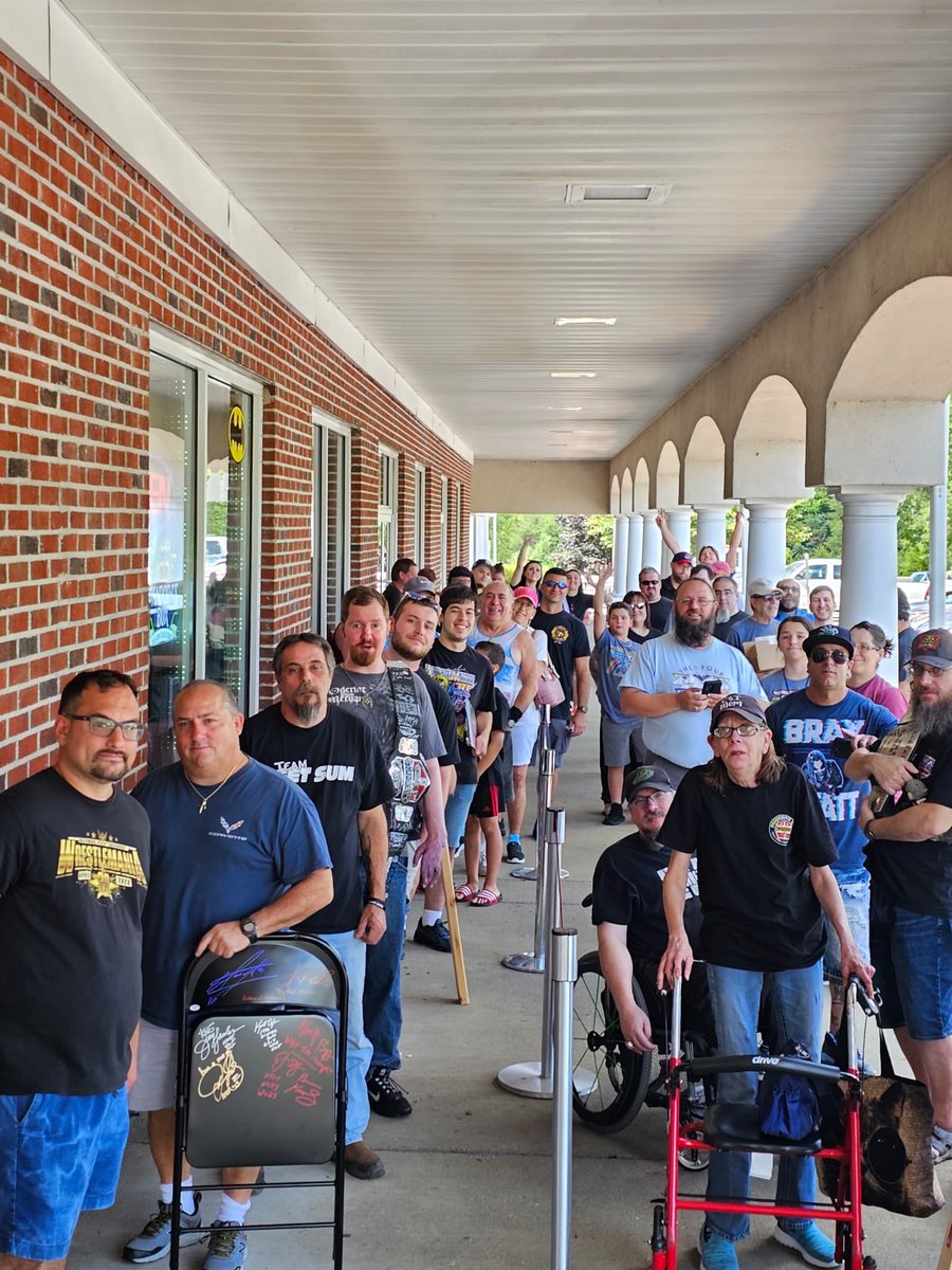 RealHacksawJim's tweet photo. Thanks to all the folks that came out today at Pandoras Box in Lafayette, #NewJersey!
I had a great time and I hope you all did too!! 👍
#HOOOO #WWE #AEWAllIn #WrestlingTwitter https://t.co/4BeaVsUEBX
