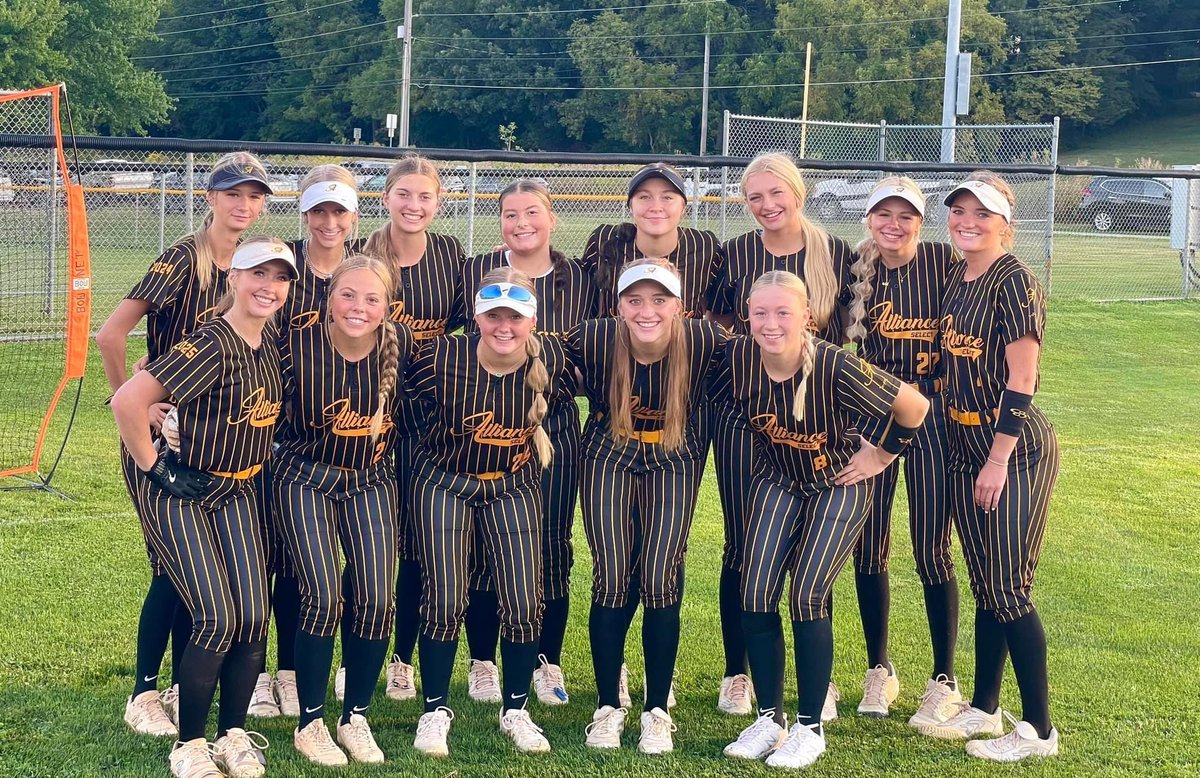 AllianceBenge's tweet photo. Ladies finished 3-0 today! They made the comeback in the 2nd game of the day winning 7-4, and capped off the day with a 5-1 win. Finishing the night with team dinner. https://t.co/9kh5Twb7G9