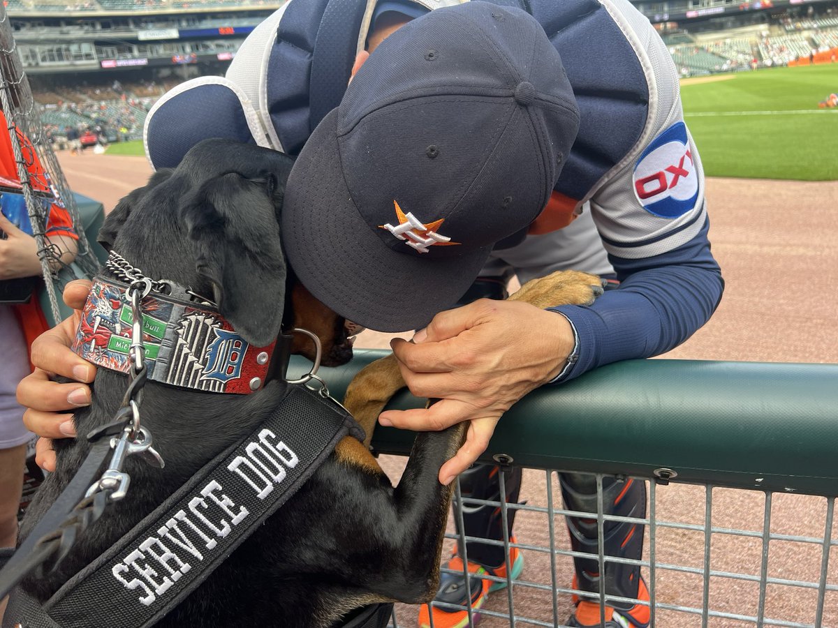 MichiganColt's tweet image. Pregame with Sparky and @bracamonte85, our favorite people in baseball!! 🧡💙 #RepDetroit #Ready2Reign #Kaline @ComericaPark