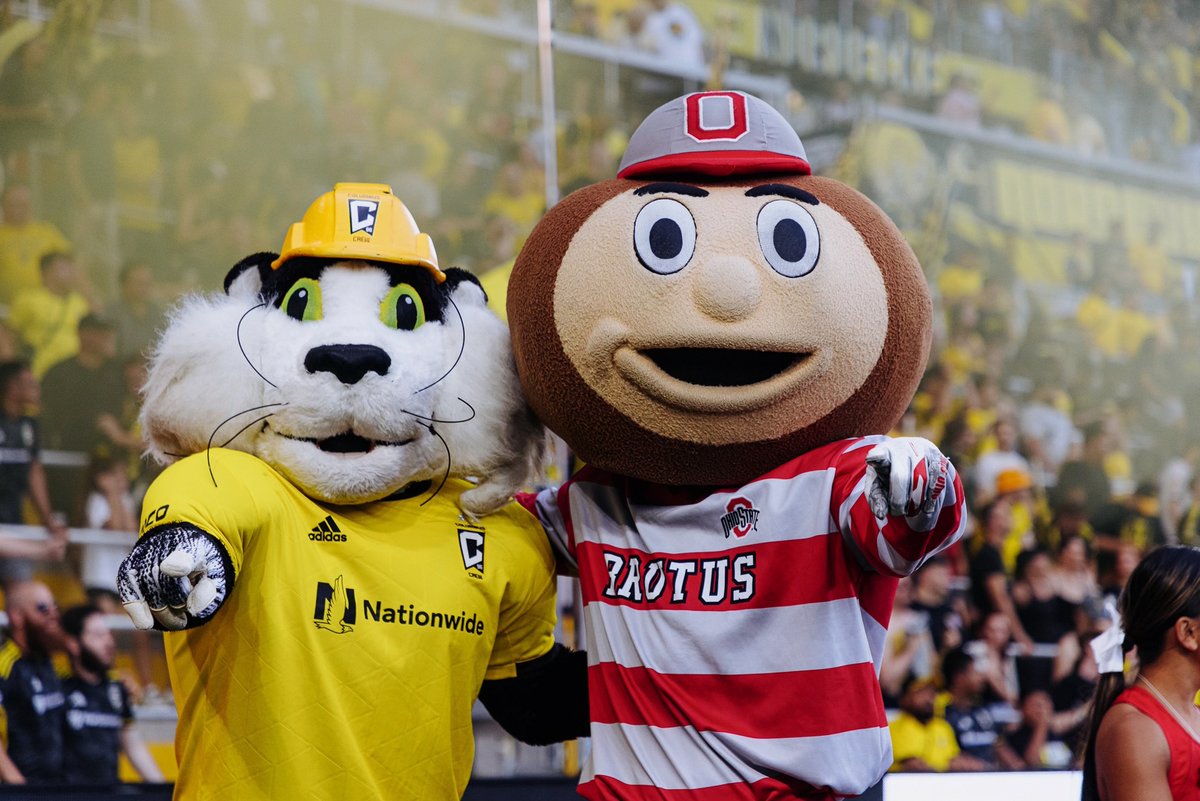ColumbusCrew's tweet photo. The Best Mascots In The Game 🤝

#Crew96 ✘ @Brutus_Buckeye https://t.co/8Zxc5RWamG