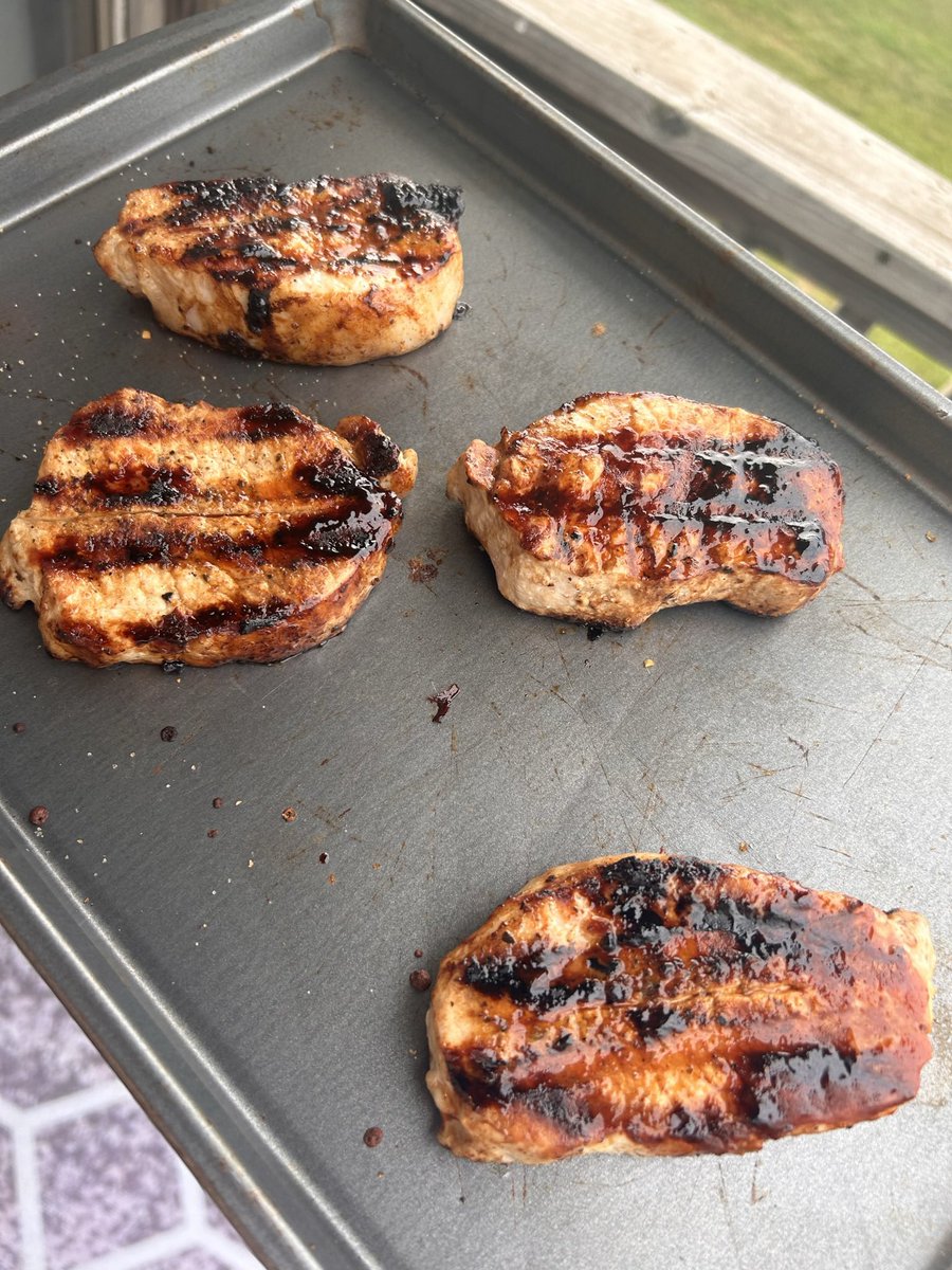JSOV2022's tweet photo. @GordonRamsay what’s your opinion on these grilled pork chops seasoned with garam masala, garlic and pepper https://t.co/8Of3czM0b2