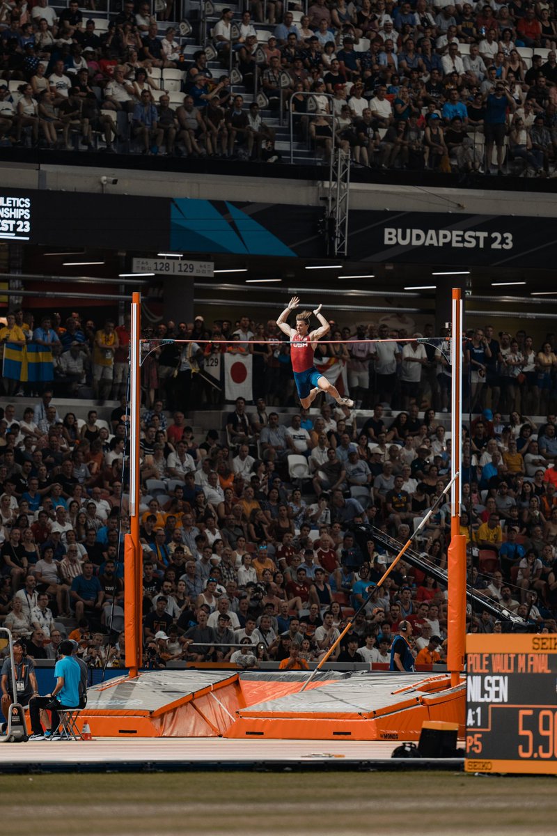 Nilsen gets the BRONZE! 🥉🇺🇸🤩

Chris Nilsen cleared 5.95 to share the bronze medal with 🇦🇺’s Kurtis Marschall at #Budapest23 

#JourneyToGold