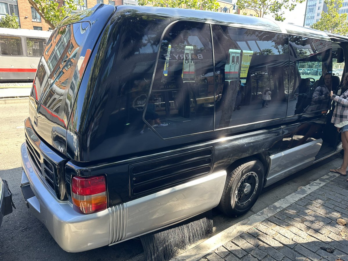 keith_mitten's tweet photo. What the heck is this @DougDeMuro https://t.co/fAy5W7zXgP