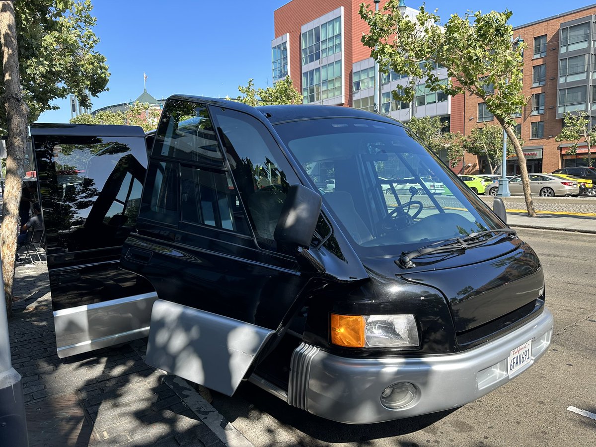 keith_mitten's tweet photo. What the heck is this @DougDeMuro https://t.co/fAy5W7zXgP