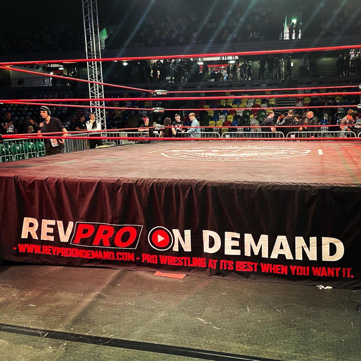 Martin_Aff's tweet photo. Day 1 draws to a close, went to the @RevProUK show at the Copper Box awesome hard hitting matches was a great show.

Day 2 tomorrow at All In where Ospreay is gonna smash jericho bruv!! 🙌🏻

#revpro #britishwrestling #wrestling #London https://t.co/0XHkFHCCmE