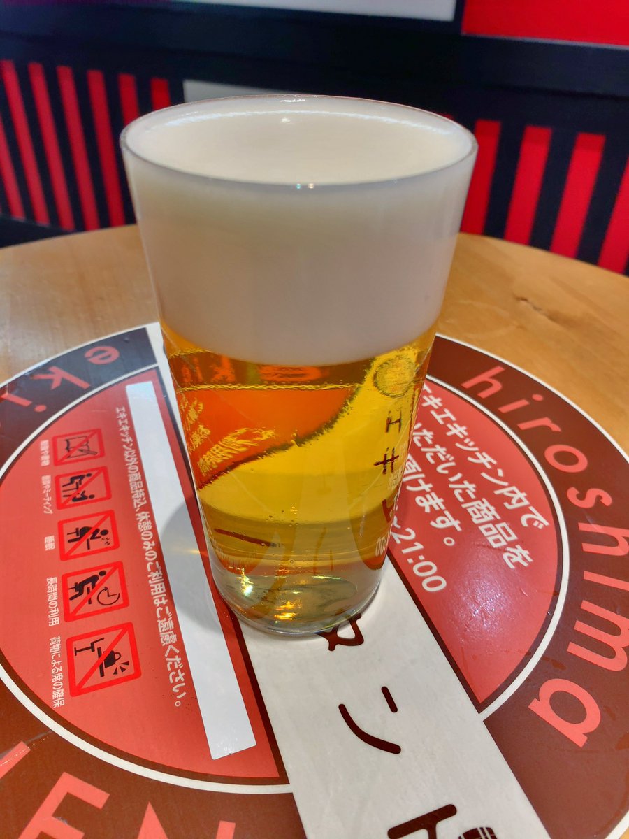 Qtaro_Murai's tweet photo. 先日の #shooto0820 や #修斗旅 のハッシュタグや、「旅猿」でも紹介されたビールスタンド重富(広島ekie店)に久々に。

昨日は土曜ということもあって少し行列ができていたけど、皆ビールを楽しんだらすぐに帰ってゆくので、回転率が良い。

今回僕が注文したのは、シャープつぎ。
他のも試したい😋 https://t.co/j1p2zzjs9Z