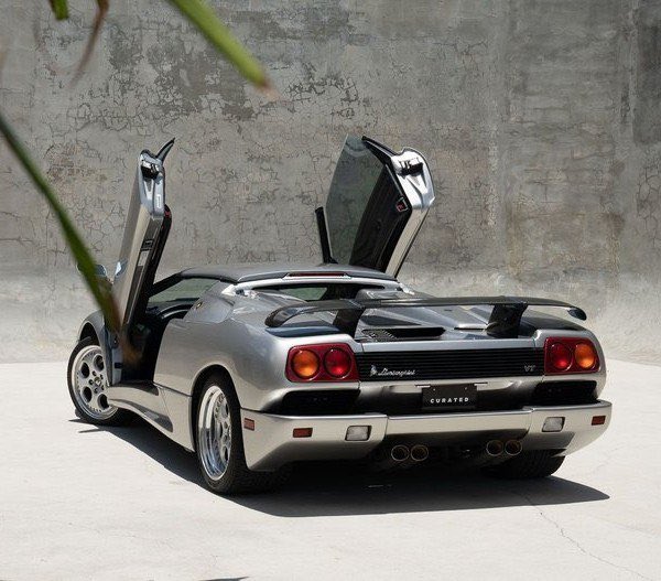 Avril198910's tweet photo. 🔥1999 Lamborghini Diablo VT Roadster Millennium Edition🚀
#lamborghini #diablo #diablovt #lamborghinidiablo #roadster #supercar #hypercar #luxurycars #exoticcars #dupontregistry #sportscars #supercars #hypercars #car #sportscar #performances #tempo #engine #vehicle #bodywork https://t.co/1ongxiUOYD