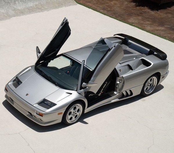 Avril198910's tweet photo. 🔥1999 Lamborghini Diablo VT Roadster Millennium Edition🚀
#lamborghini #diablo #diablovt #lamborghinidiablo #roadster #supercar #hypercar #luxurycars #exoticcars #dupontregistry #sportscars #supercars #hypercars #car #sportscar #performances #tempo #engine #vehicle #bodywork https://t.co/1ongxiUOYD
