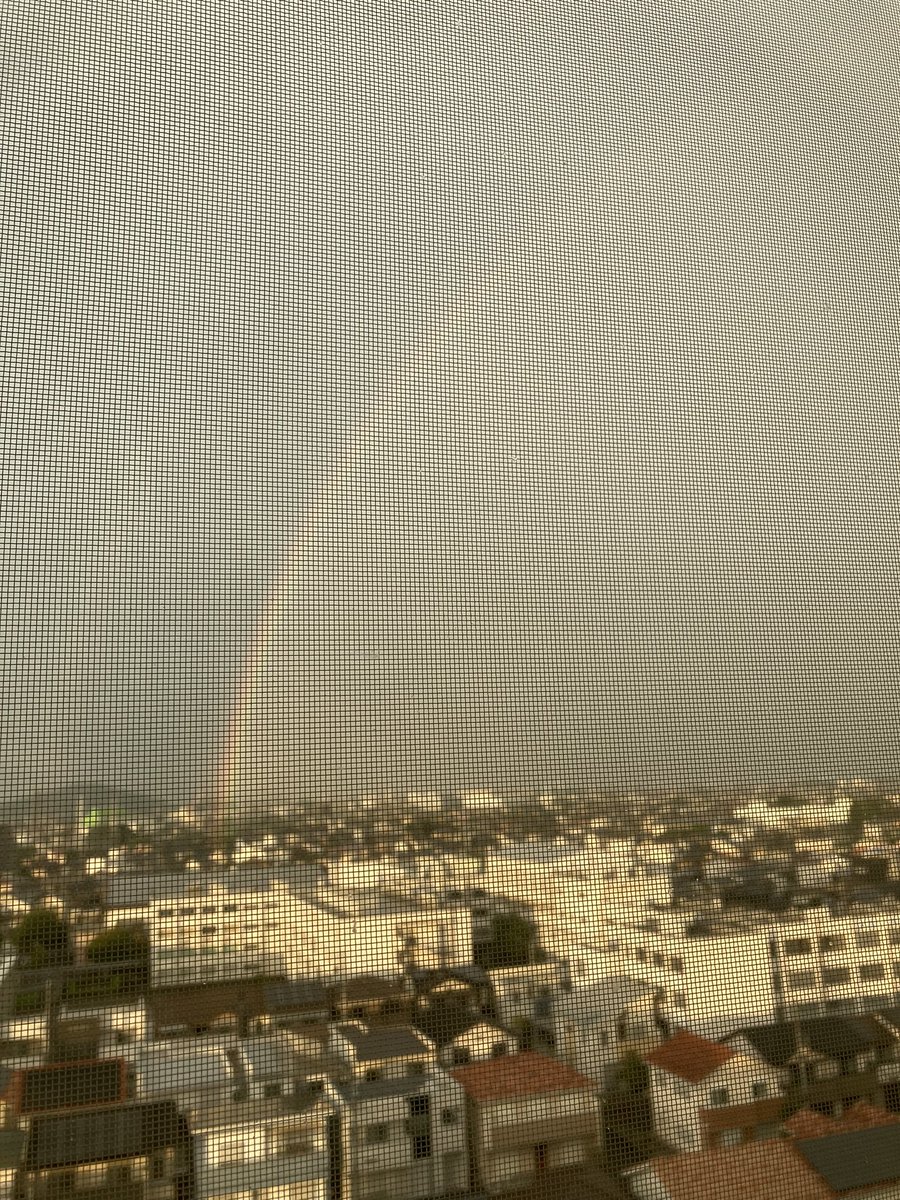 kitooosan's tweet photo. 扁桃腺切除のために入院してたけど明日で退院！うれぴよ！🐣

台風11号が来るとか来ないとかトレジャーと被らないでください！後、喉のかさぶた早く綺麗に剥がれてください！！🙏

これは虹！ https://t.co/6mJ5Ifs5fW