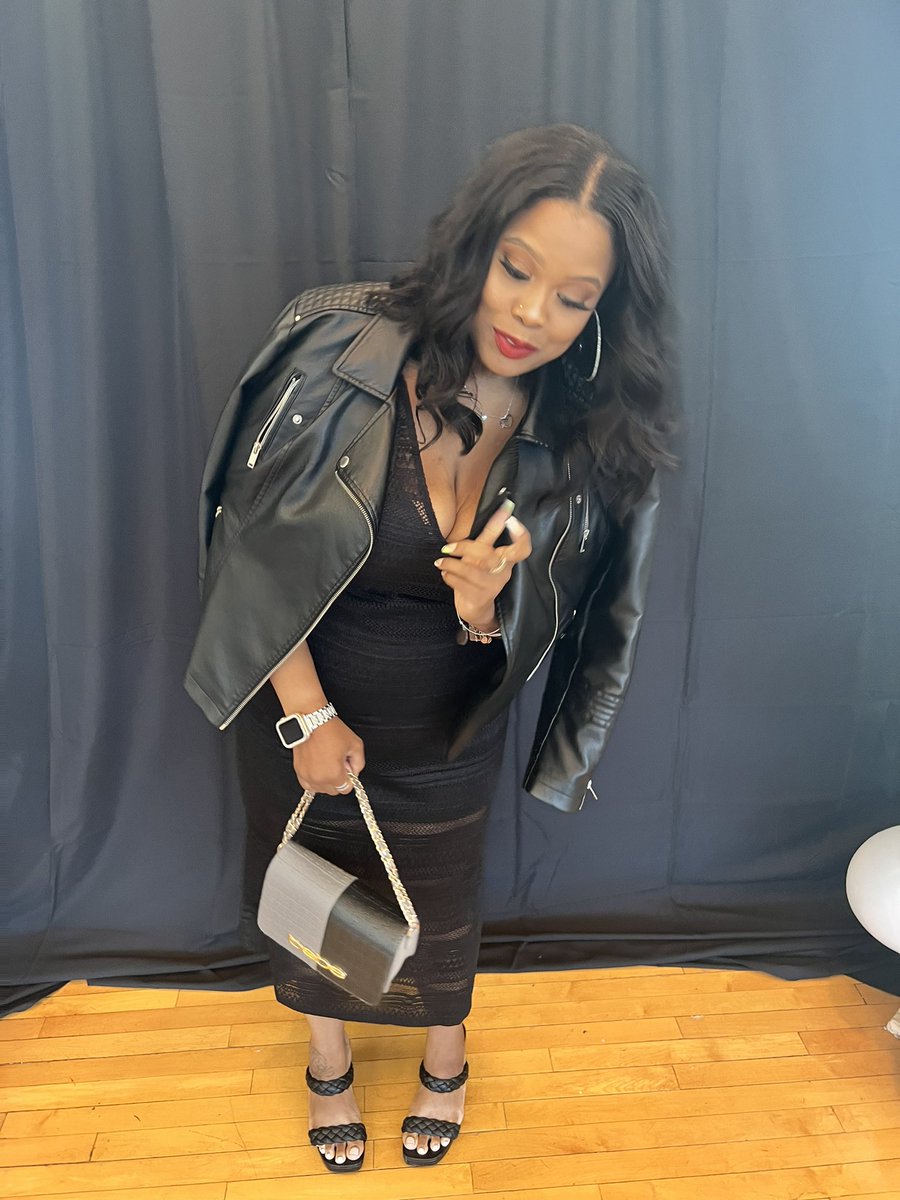 beenAround_310's tweet photo. If you give me a neck, I’m sure to step on it 😘🥵

#BigFine #FACG https://t.co/cEemq7RGib
