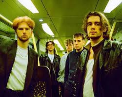 vagonalt's tweet photo. Wull are on now in El VagΓ³n Alternativo. Playing you new indie music. Out here in Quito Ecuador middle of the world! #elvagonalternativo #NowPlaying #wull @wullband https://t.co/9vd6s26Ygh