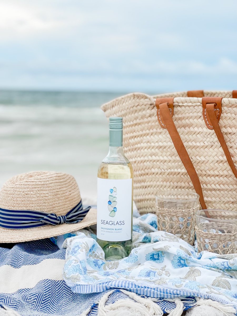 #SauvignonBlanc tastes better on the beach.

Photo: <a href="/maggiehyork/">margaretofyork</a> #SEAGLASSWine #BeachDays #SummerWine
