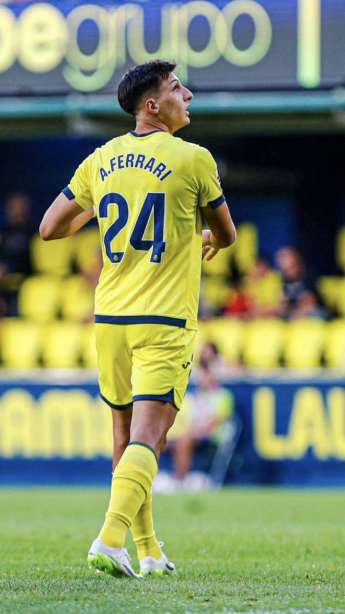 UyPorElMundo's tweet photo. 🇪🇦 Andrés Ferrari (20, ex Defensor) sumo 19' en la derrota 1 a 0 del Villarreal B frente al Elche.

El campeón del mundo no tuvo muchas participaciones pero estuvo correcto cuando le tocó involucrarse en el juego. https://t.co/ZFn12Zvdvb