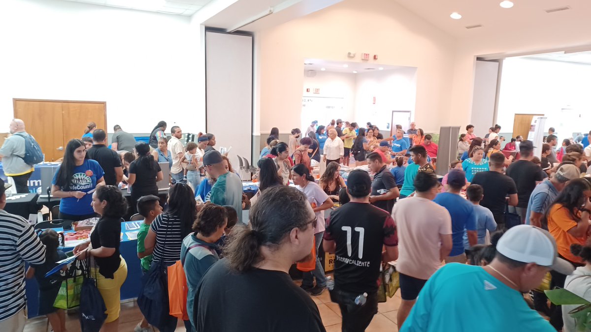 ConsGuateMiami's tweet image. @ConsGuateMiami @MinexGt participa en el evento Fiesta de la Familia que se lleva a cabo este sábado en Florida City, FL, al cual han asistido muchas familias guatemaltecas, brindando información sobre los servicios que ofrece el Consulado #AquiParaTi