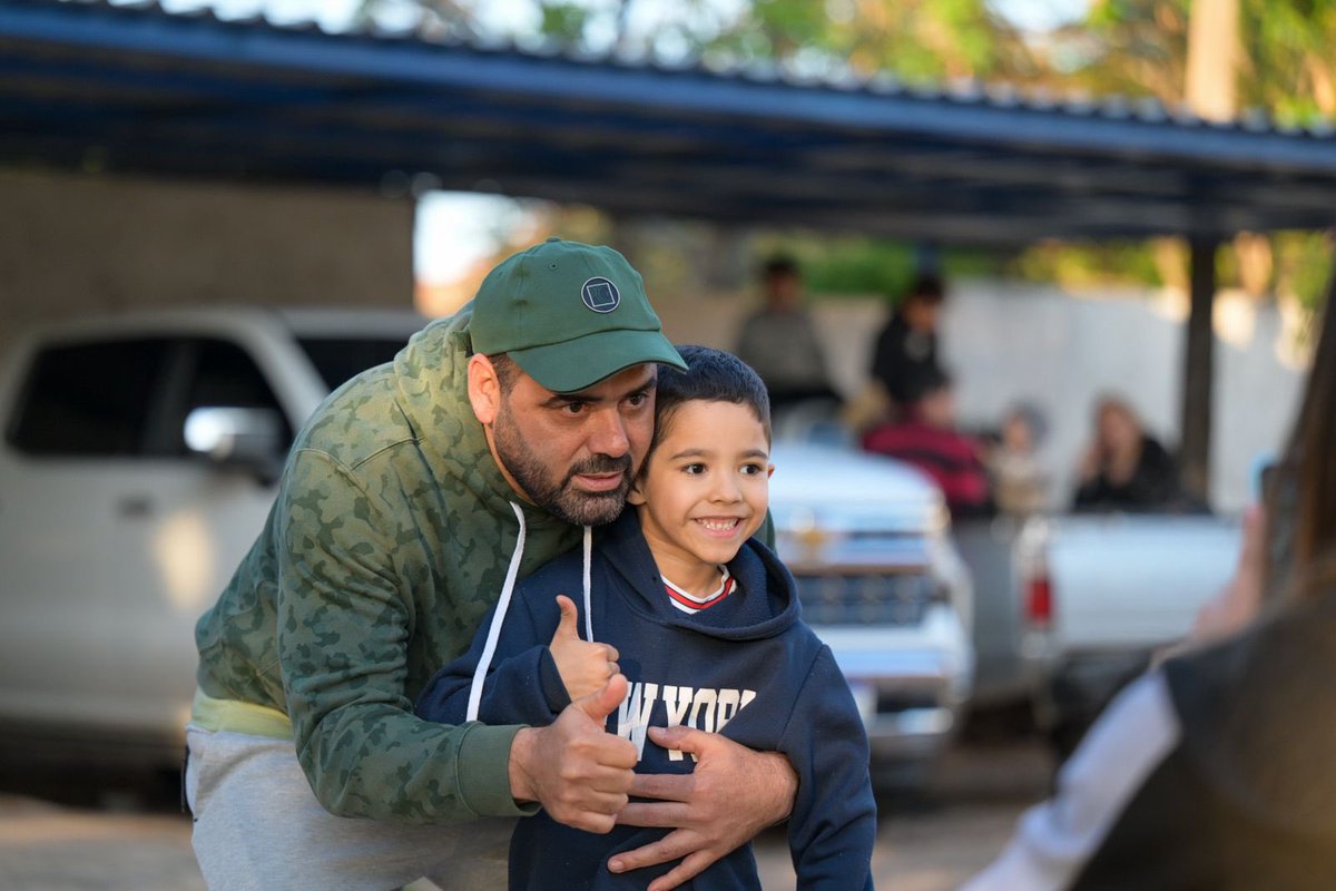 sndpy's tweet image. #Fútbol⚽

El Ministro @tigre7ramirez acompañó las finales del Torneo 2023 del @exacasjoficial y entregó los trofeos a los campeones🏆🥳

En la ocasión recibió además un reconocimiento como ex alumno destacado de la Institución educativa🤩👍🏻

#ElDeporteNosUne🤝🏻