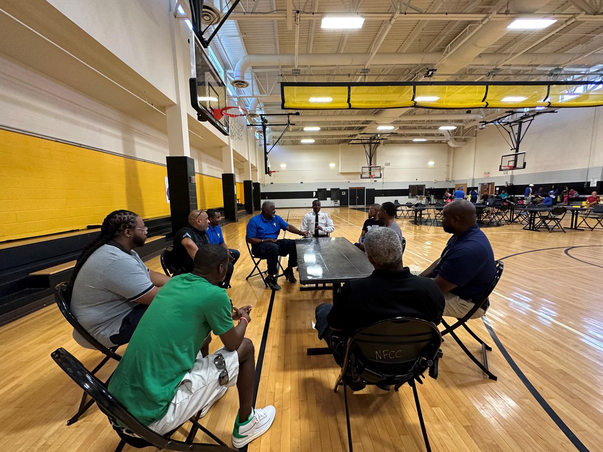PGSheriff_PIO's tweet photo. Sheriff Carr is engaging with young youth! https://t.co/lDUhgeijo6