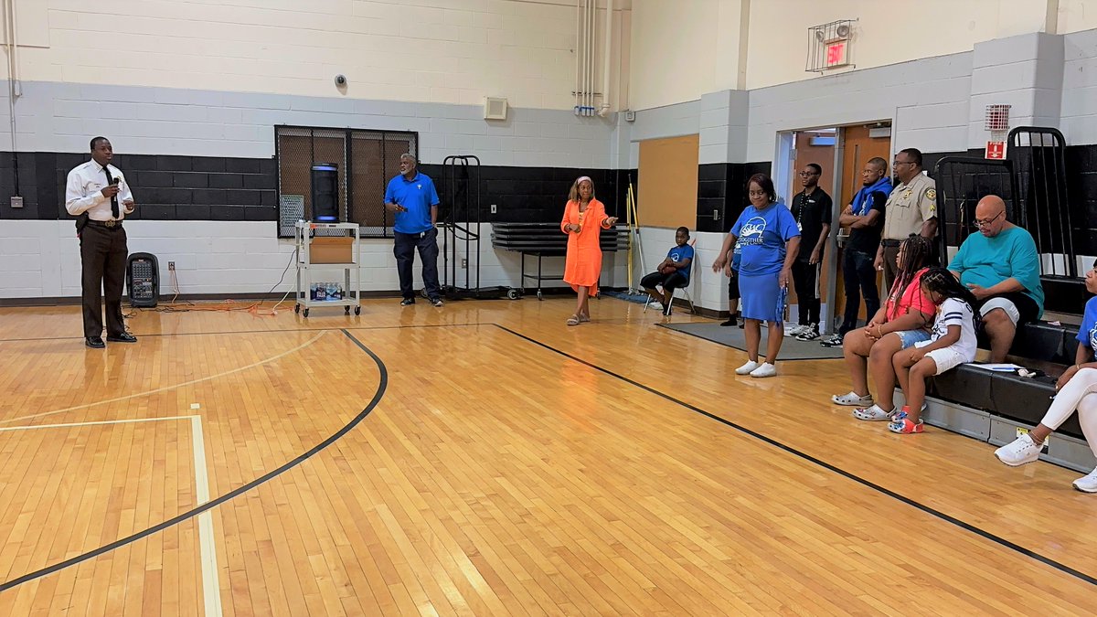PGSheriff_PIO's tweet photo. Sheriff Carr is engaging with young youth! https://t.co/lDUhgeijo6