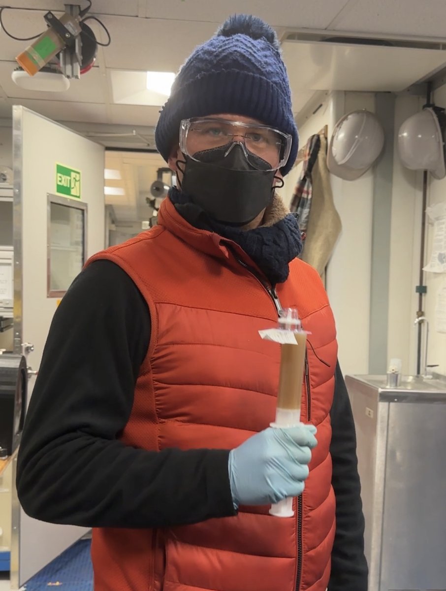 US_SciOD's tweet photo. 🐾#Catwalk #Science: As soon as the core is on deck, one of the #EXP400 #inorganic #geochemists extracts 💉#porewater 💧from the #sediment. They want to capture the #iron before oxidation starts. ⚗️ #NSFFunded #IODP https://t.co/vELQHFyoqU