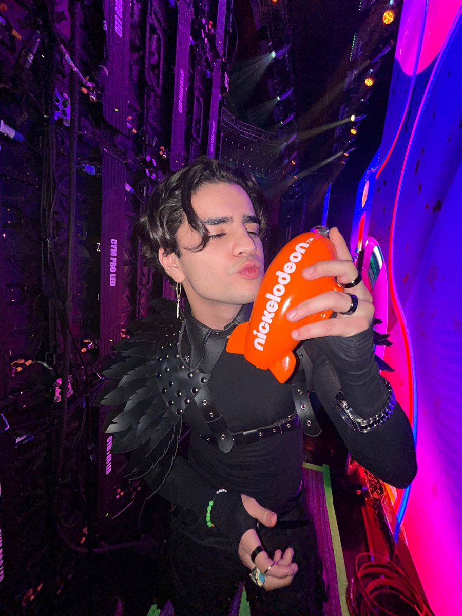 ArnMercurio's tweet photo. Ganamos! ♥️ Celebrity crush! Gracias ✨😭 @Nickelodeon https://t.co/sWXWtoJ9Mi