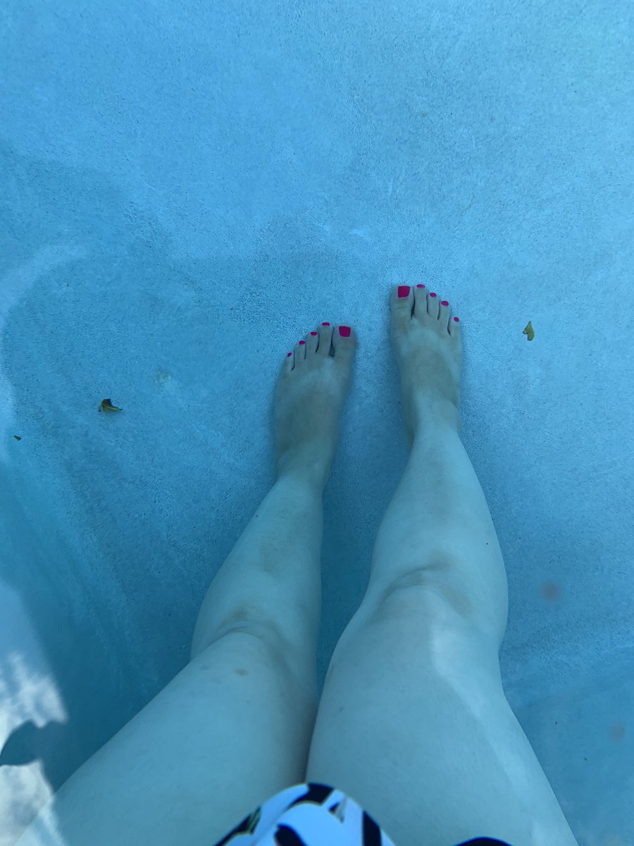Took my toes to the pool #waterfeet #pooltoes #summerfun #coolfeet #footfetish