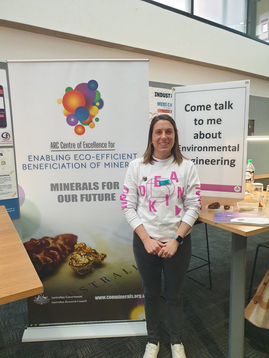 geochemista's tweet photo. Representing both the School of Engineering &amp; @CoeMinerals at the @Deakin Burwood #OpenDay today. Come and talk to me about Enviro Engineering and #MineralsMagic! https://t.co/2yN3hlmkEf