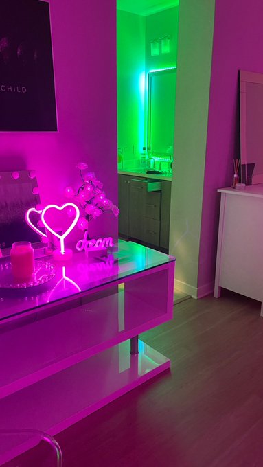 Re did my cam room last night 💕 I&rsquo;ll be live on mfc @ 6:30 pst https://t.co/X5NrLSW9xt<a href="/tag/onmfc"class="tags"><span>#onmfc</span></a>