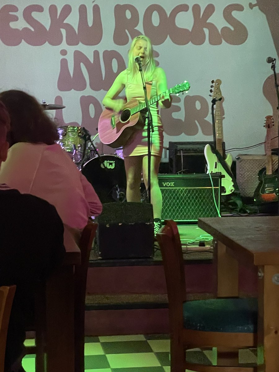 Top night @TheLittleUnWF9 with @IssySutcliffex @jendixonmusic @samscherdel & @TheCrookedTies 
Cheers @81musicpromo 🙌🏻🙌🏻