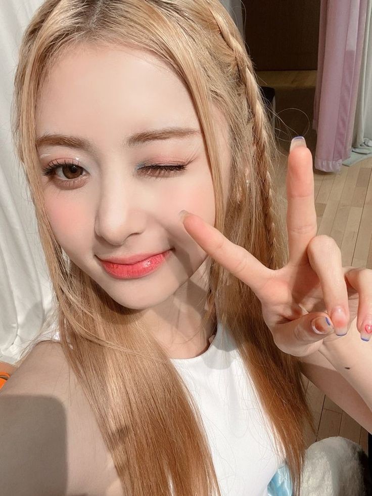 #피어나_트친소 #피어나트친소 #르세라핌트친소
채원이가 최애고 윤진이가 차애인 고딩 푸프에요🫶🏻
같이 르세라핌 얘기 하고 사담도 떨어요~ㅎㅎ

지뢰 없지만 only 피어나 계정만🫧
♡_follow 🔃_dm