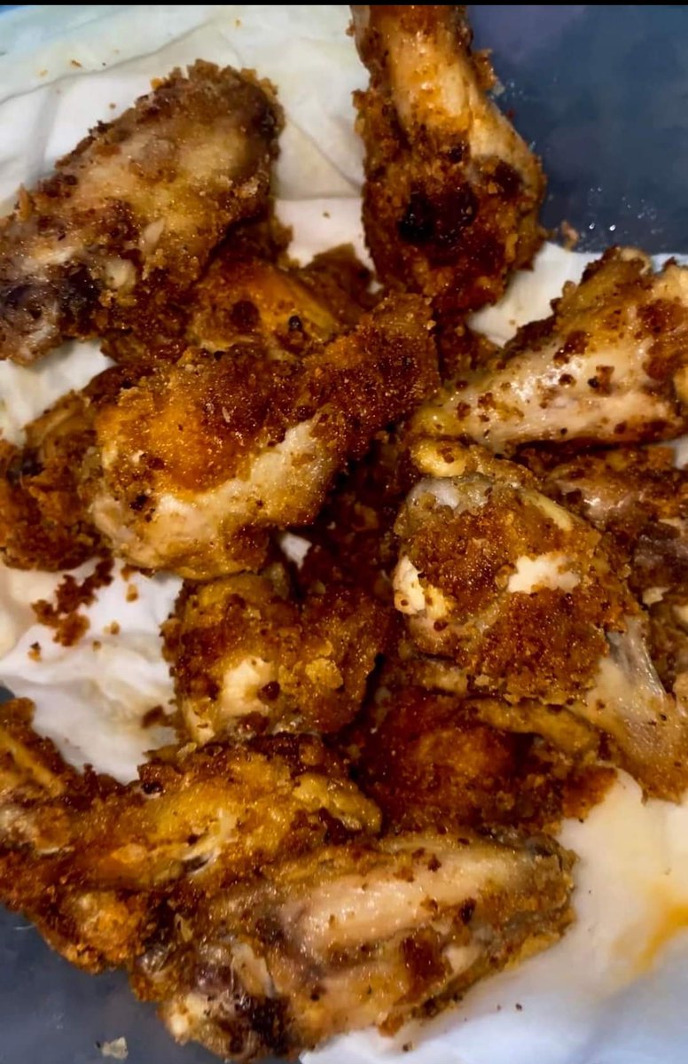 SweetPea1636's tweet image. Snash or Pass? 

Chef said fried wings.....