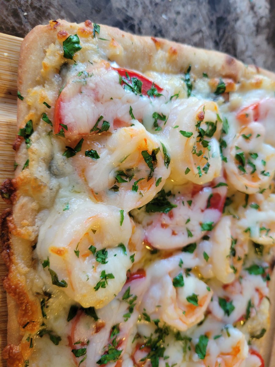 HaikuWednesday's tweet image. Made Shrimp Scampi &amp;amp; 
Chicken Florentine Flatbreads
Now I am sleepy

#FlatbreadFriday
#SaturdayEdition