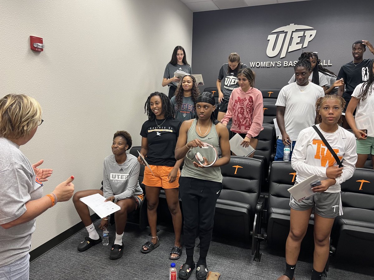 First team meeting and ⁦<a href="/UTEPWBB/">UTEP Women’s Basketball</a>⁩ is learning Miners Fight Song ⛏️🤙