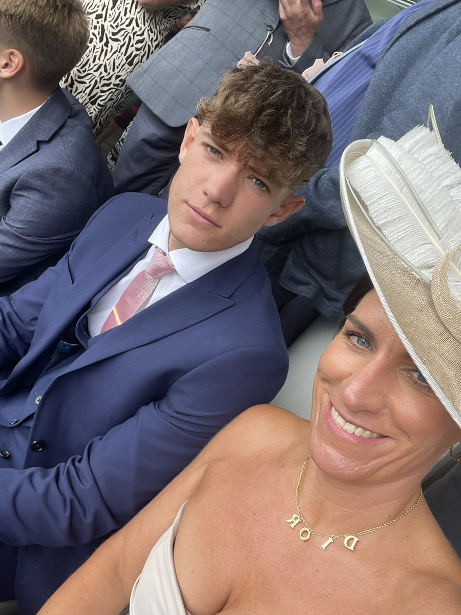 Helen Robinson tweet media