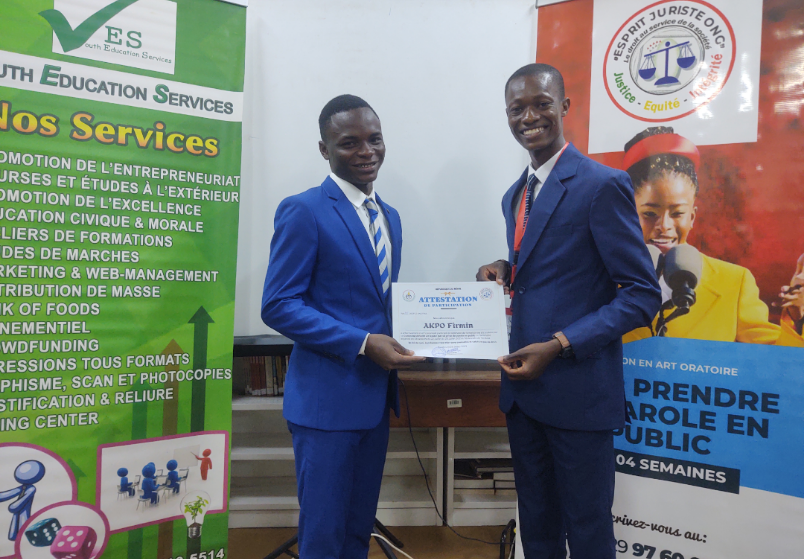 RomualdElysee's tweet image. 📢🎉 Content de partager ma participation en tant que formateur au Séminaire de Vacance à Parakou 🇧🇯 organisé par Esprit Juriste ONG dirigé par Ezékias BIAO.