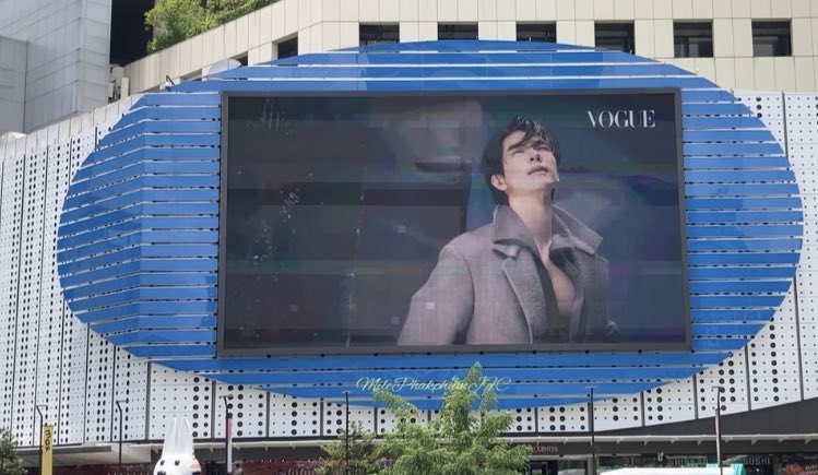 MilePhakphumJFC's tweet photo. 💚 #ManSuangFanProject ⑥💚

What a cool video on the big screen💚Thank you so much for this LEDproject @MileApoAngelsFC 🥹🫶🏻

@milephakphum #MilePhakphum #GreenyRose #WelcomeChatra #CHATRAxManSuang
#แมนสรวง #ManSuang https://t.co/qTa2LcC4rj