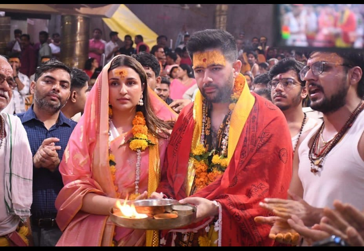 #RaghavChadha 
Parineeti Chopra and Raghav Chadha visits Mahakal Temple before their wedding preps begins 

#ParineetiChopra #RaghavChadha #RagNeeti #Mahakal #Ujjain #Filmygupshup