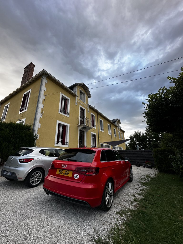 well_driven's tweet image. Drove over 1,000kms yesterday from Cambridge to The Dordogne. Was dreading it with the little A3 packed up to the roof with luggage and stage tech equipment. Turns out it was bloody fantastic and didn’t miss a beat. Good little car!