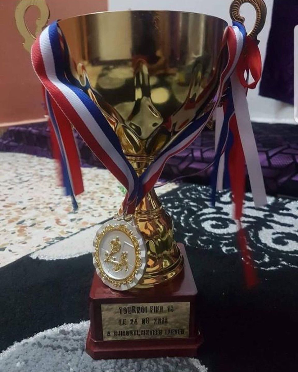 DjiboutiEsport's tweet image. Déjà 5 ans ! De notre premier tournoi FIFA, à représenter le pays dans des compétitions internationales… que de chemin parcourus ! On espère continuer et aller plus loin 🇩🇯 #Esport #Djibouti #5ans