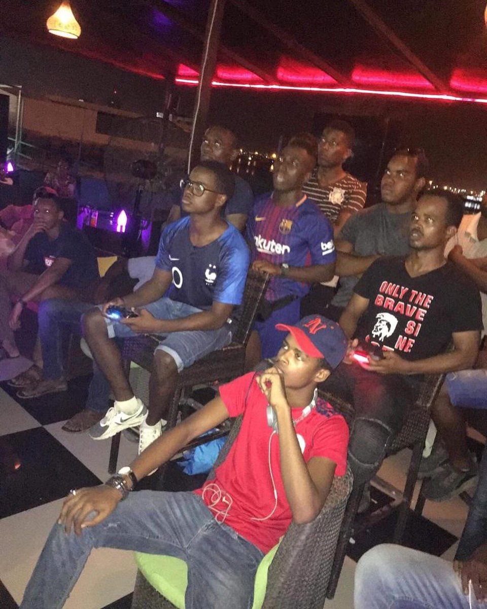 DjiboutiEsport's tweet image. Déjà 5 ans ! De notre premier tournoi FIFA, à représenter le pays dans des compétitions internationales… que de chemin parcourus ! On espère continuer et aller plus loin 🇩🇯 #Esport #Djibouti #5ans