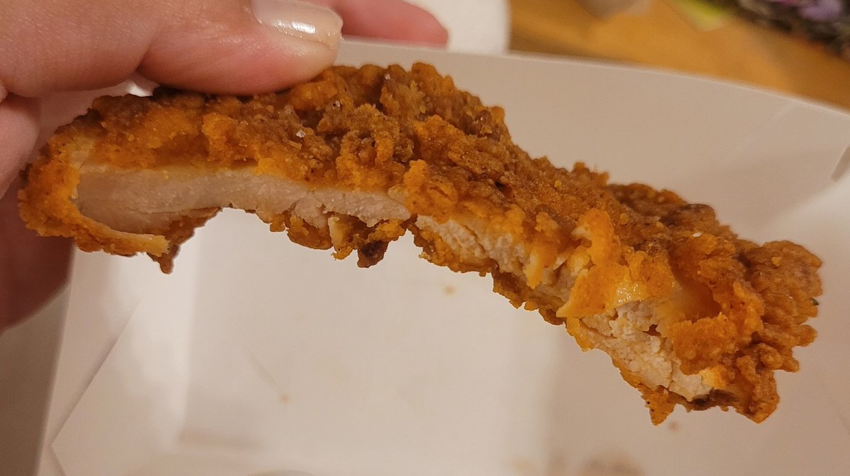 RonPuckett's tweet photo. @CarlsJr Why? Why? If you have run out of chicken tenders, say something. Don't cut a bad chicken patty in thirds and pass it off. #FAIL https://t.co/MwEaE7tvyM