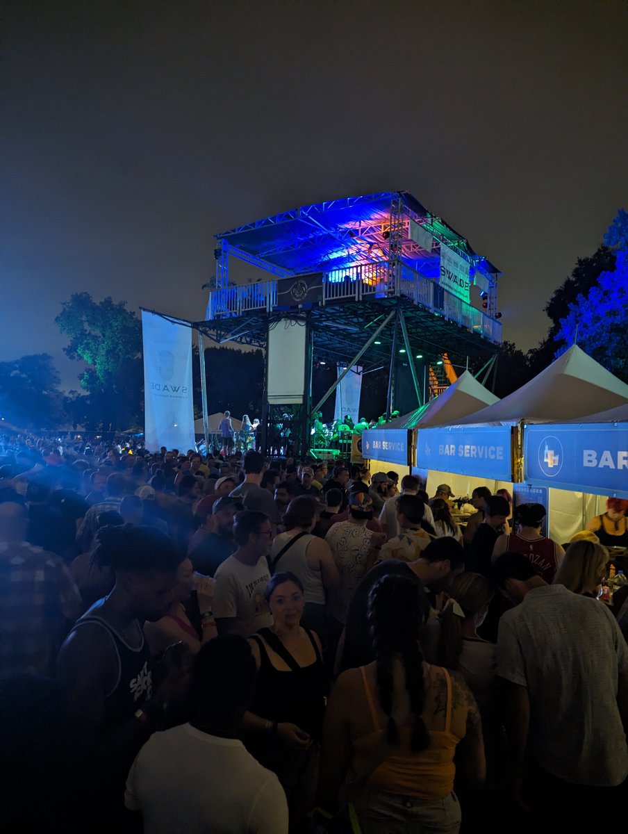 newdanch's tweet photo. @evolutionfest_ These 3 bar windows need to be shut. There's tons of bar lines (and space) right past this bottleneck... Don't encourage people to line up around a corner of the only walkway on this side. https://t.co/FBHJuXgnjB