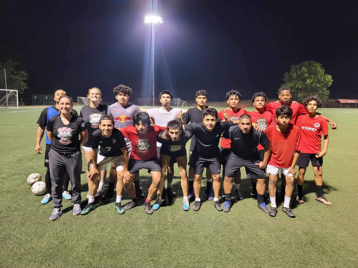 AubreyMcLin's tweet image. Wednesday Night Training with the Azteca Fac men. 

@Aztecafc15 @roseshoen15 

#challengeyourself #traintraintrain #azteca #playhardworkharder #wednesdaynights